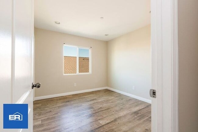 Building Photo - 3 Bed Home in Los Angeles CA for Rent 9003...