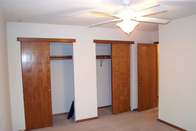 Foto del edificio - 7011-13 W. Oneil