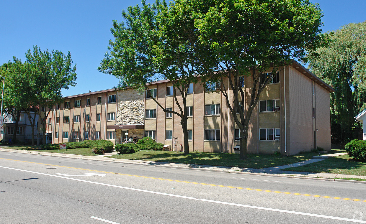 Primary Photo - Washington Apartments