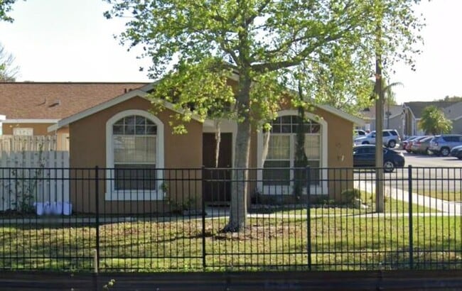 Charming 3/2 Spacious Home Located in the ... - Charming 3/2 Spacious Home Located in the ...