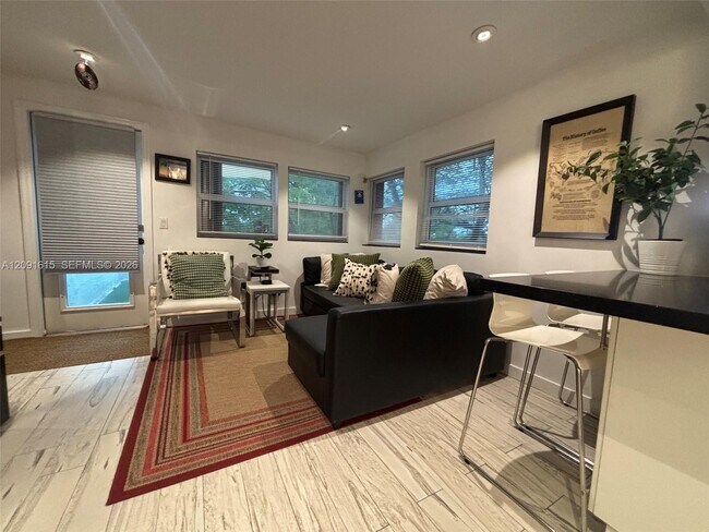 Foto del edificio - 180 NE 82nd Terrace