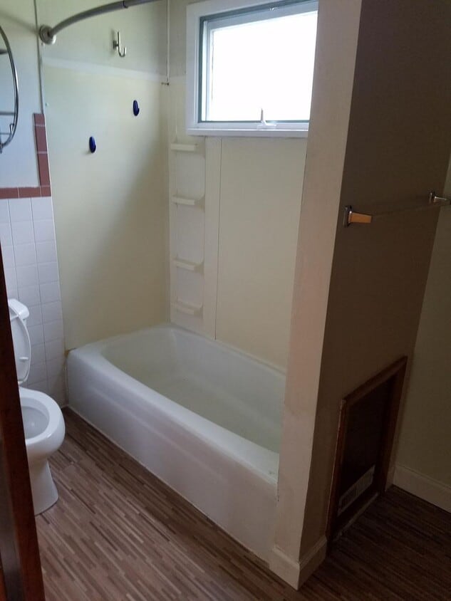 Primary Photo - Spacious 3 Bedroom Bellefonte house availa...