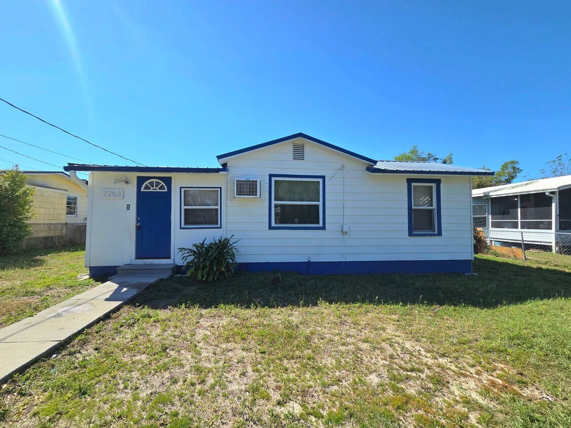Foto principal - 3 Bedroom Home