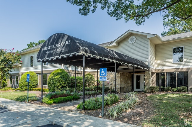 Foto del edificio - Whispering Oaks