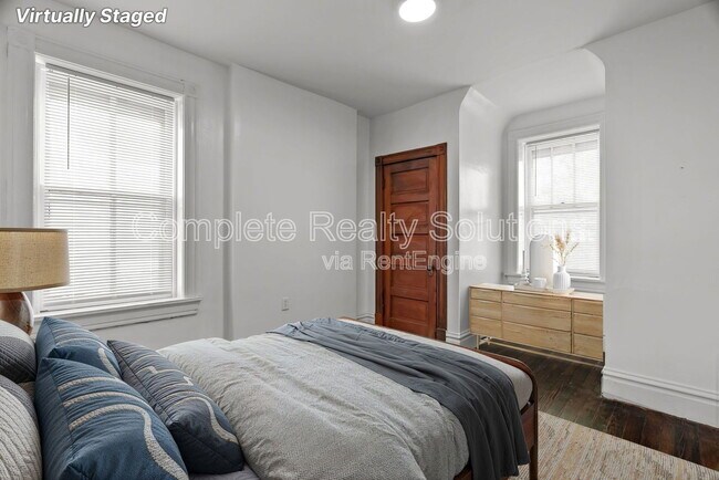 Foto del edificio - 2044 Russell Blvd