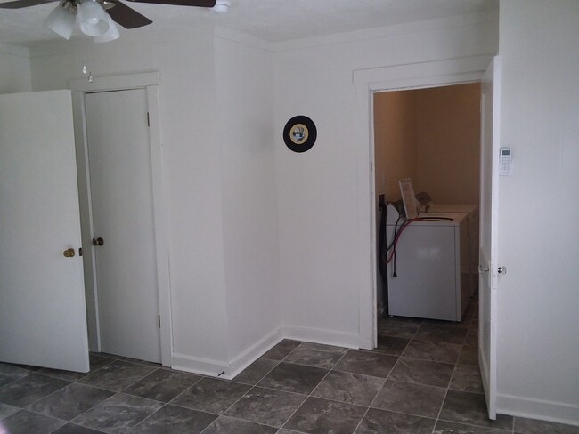 Bedroom, laundry - 3432 Bethlehem Church Rd NE