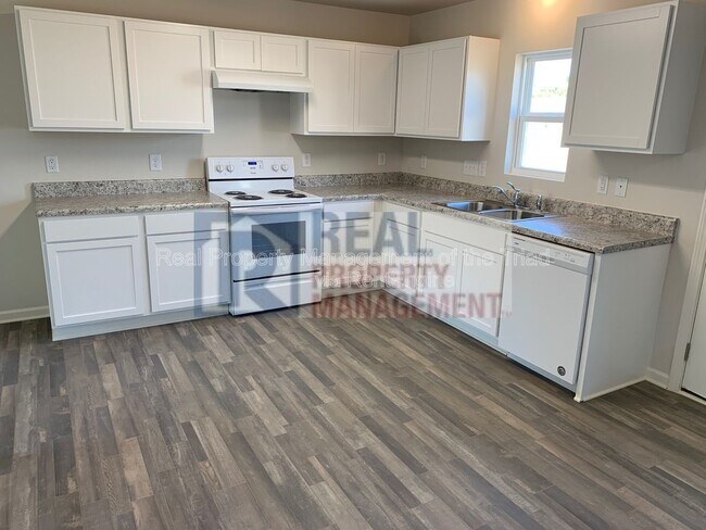 Foto del edificio - 4100 Devonwood Ct