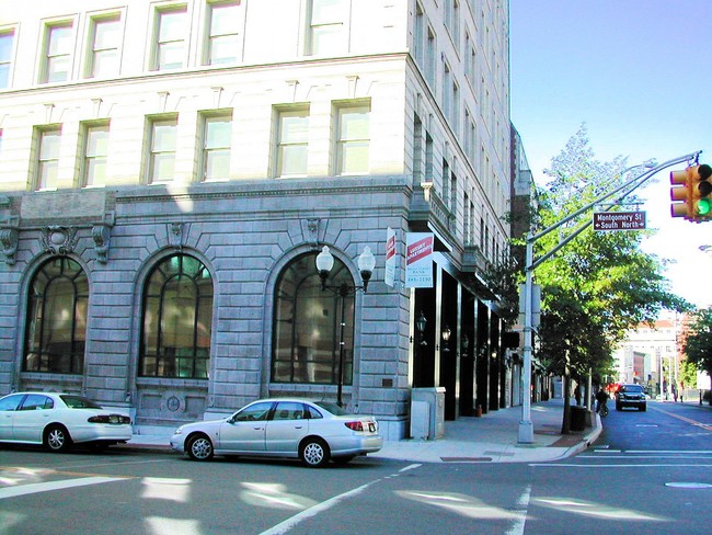 Building Photo - Broad Street Bank Apartments