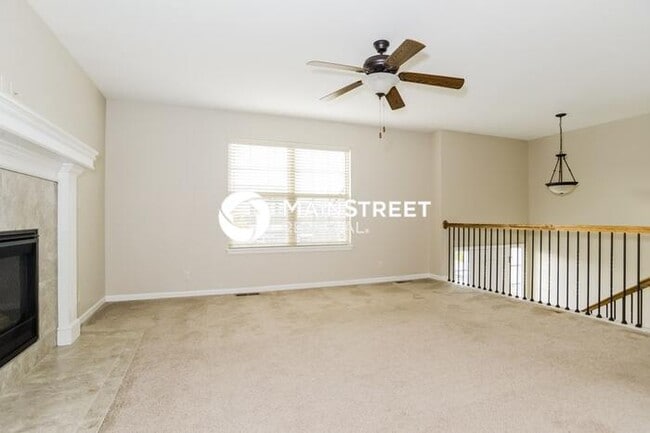 Building Photo - 4 Bedroom Pet-Friendly Home in Gardner, KS with Main Street Renewal