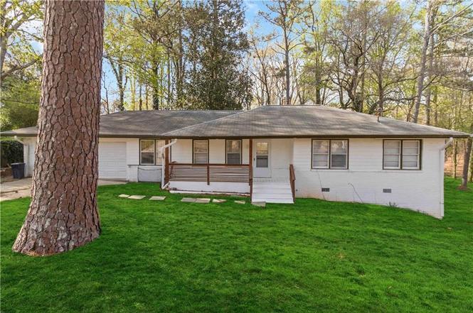 Foto principal - Spacious 3 Bedroom Ranch Home, Completely ...