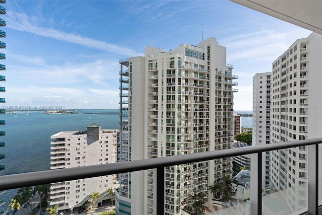 Foto del edificio - 1300 Brickell Bay Dr