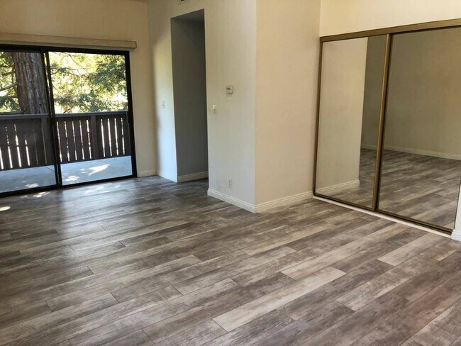 Foto del edificio - 815 Camelback Pl