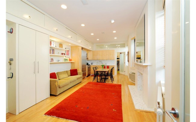Building Photo - 105 W 77th St