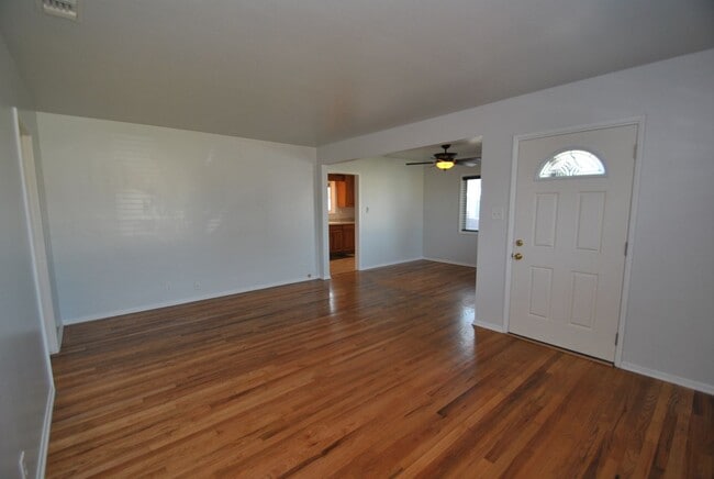 Building Photo - Charming Plaza Home for Lease