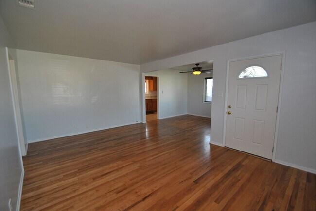 Foto del edificio - Charming Plaza Home for Lease