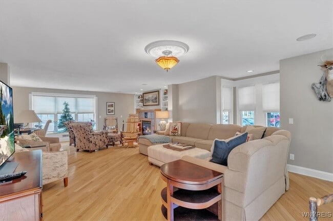 Building Photo - 29 Monroe St