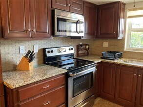 Building Photo - 100 SE 6th Ave