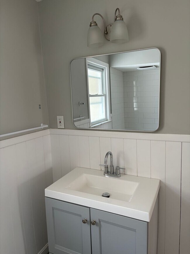 Foto del edificio - Beautiful single family home on a very Quiet street