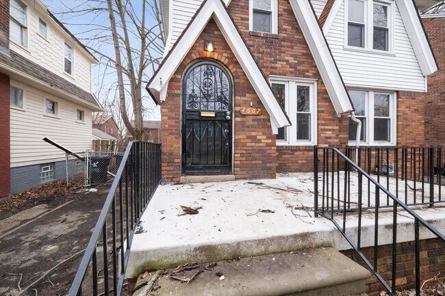 Building Photo - 4 bedroom 2 bath $1575/month