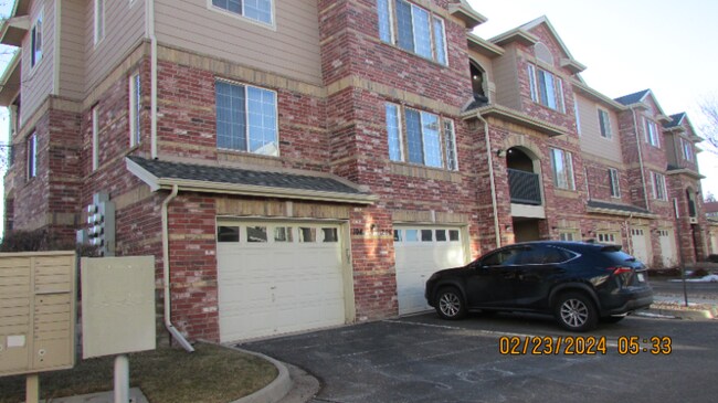 Building Photo - 8968 Fox Dr