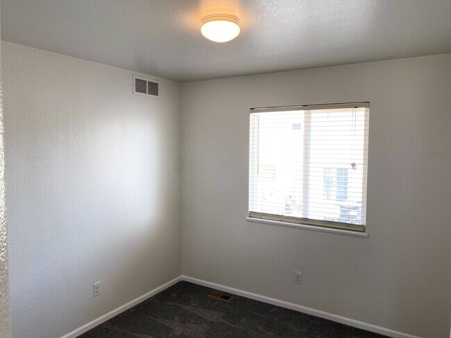 Foto del edificio - 14215 White Peak Dr