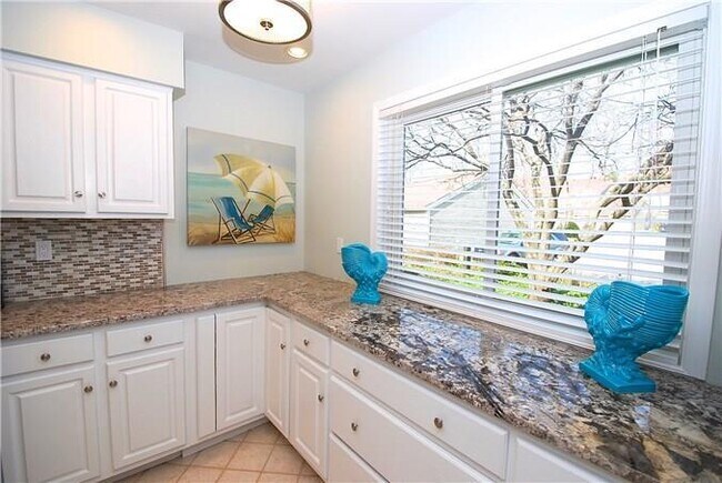 Foto del edificio - 25 Strathmore Ln