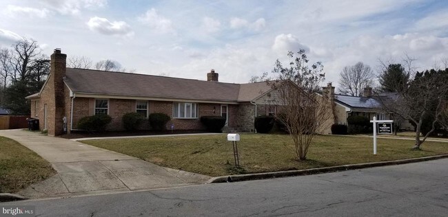 Building Photo - 3504 Burleigh Dr