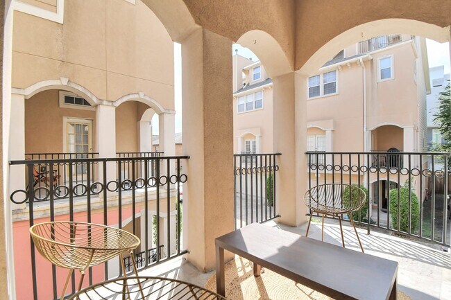 Foto del edificio - 5625 Dolores St