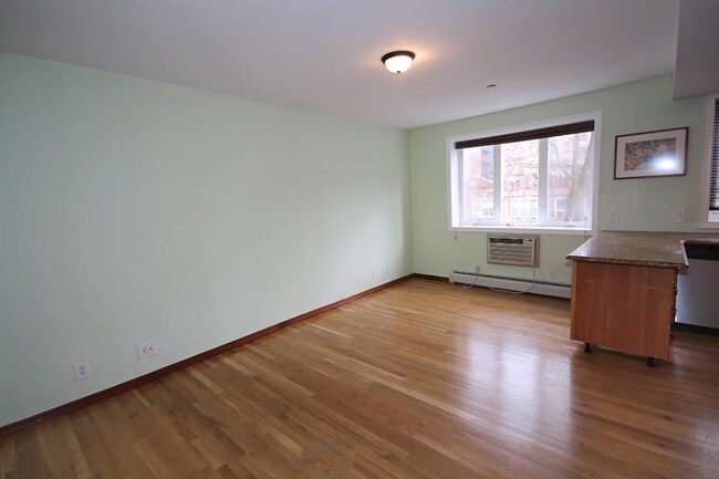 Foto del edificio - 1384 E 19th St