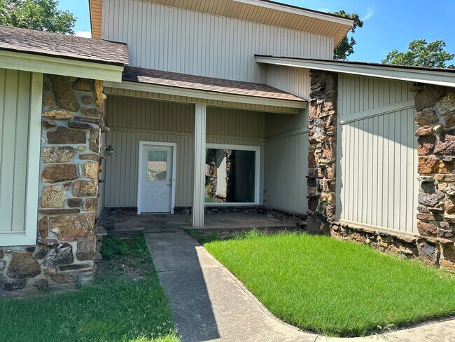 Foto del edificio - 3318 Erin Oaks Ct