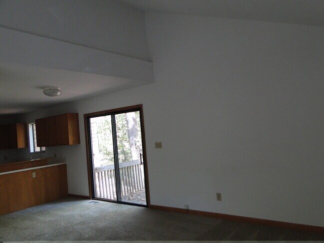 Foto del edificio - 1521 Partridgeberry Rd