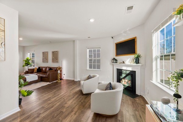 Foto del edificio - 7585 Stonehouse Dr