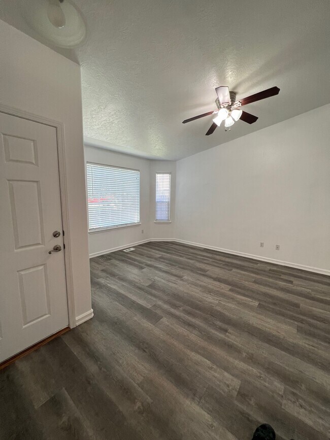 Building Photo - 94 S Bancroft Way