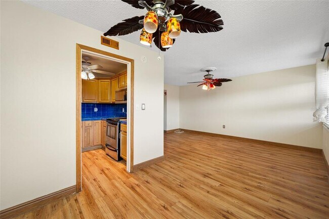 Foto del edificio - 1001 77th Ave N