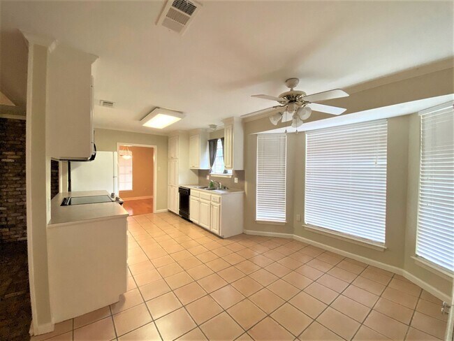 Building Photo - 4 Bedroom House located in the Kenilworth ...