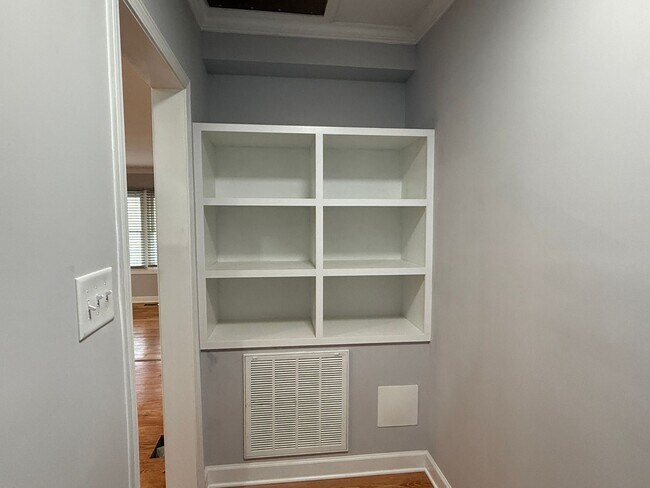 Foto del edificio - Renovated 3 bedroom 2 bathroom home with large yard