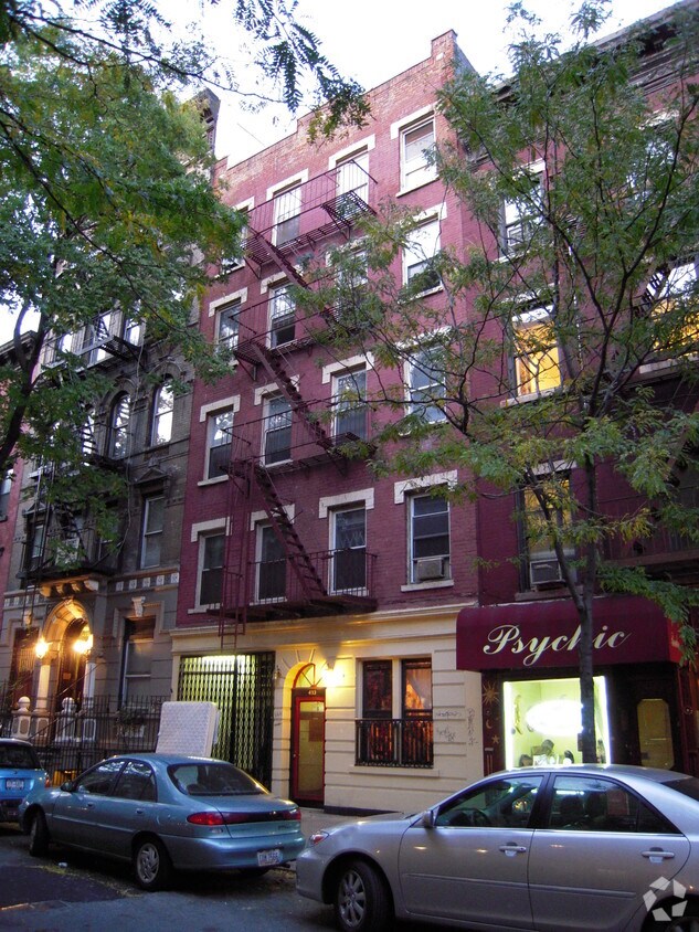 Building Photo - 433 E 9th St