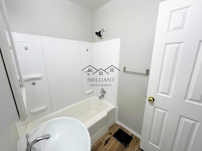 Foto del edificio - 1521 N Kealing Ave