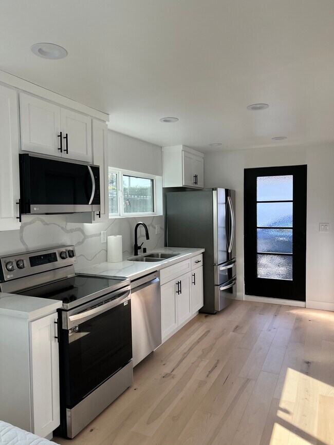 Foto del edificio - 2481 Walgrove Ave