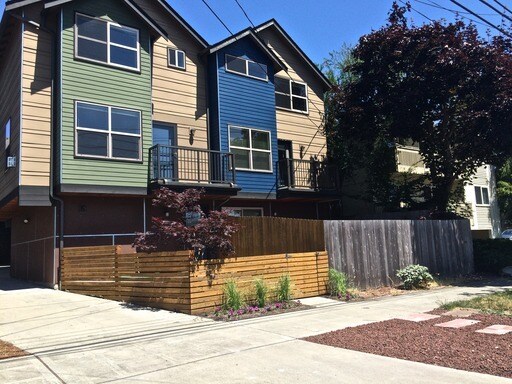 Building Photo - 3 bed 2.5 bath, Spacious BALLARD TOWNHOUSE!