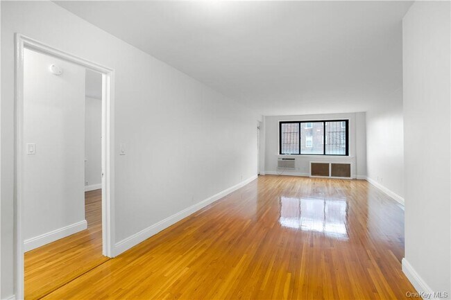 Foto del edificio - 411 Bronx River Rd