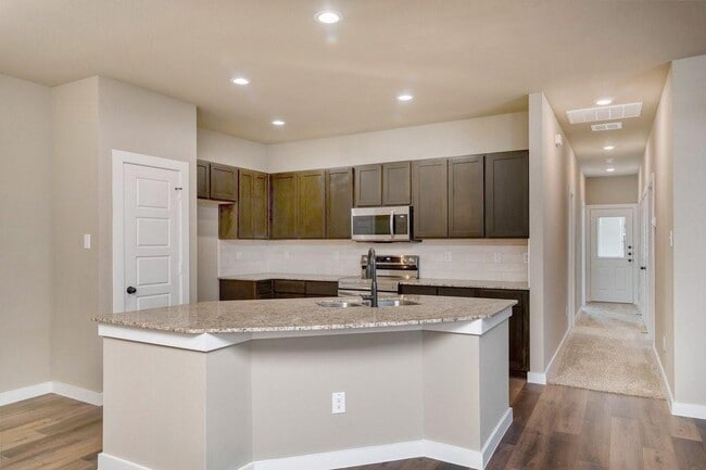 Building Photo - 9906 Grosbeak Ln