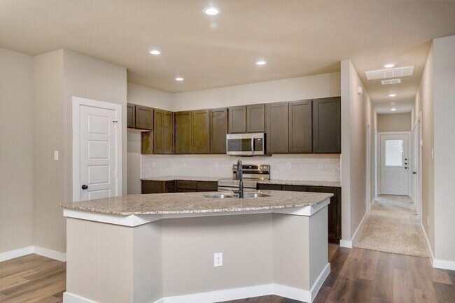 Foto del edificio - 9906 Grosbeak Ln