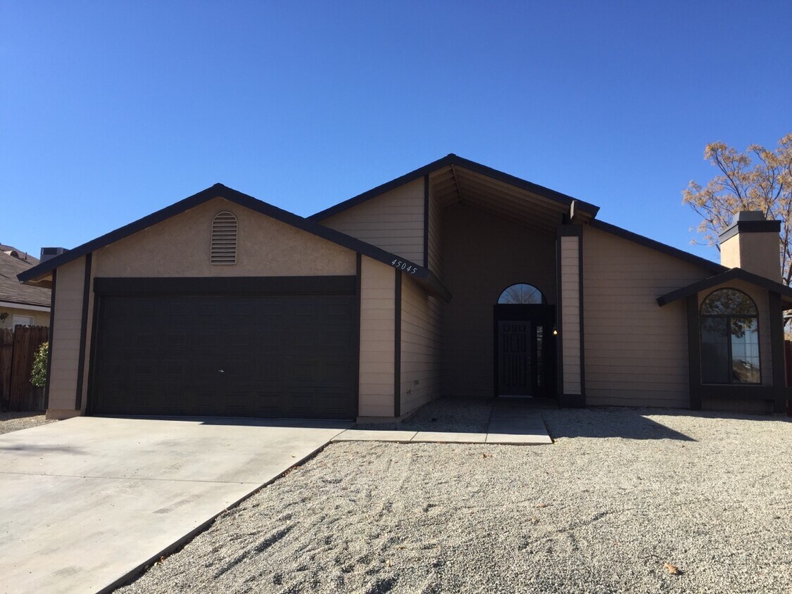 Foto principal - 45045 Denmore Ave