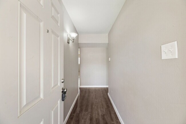 Building Photo - 17615 Autumn Hills Dr