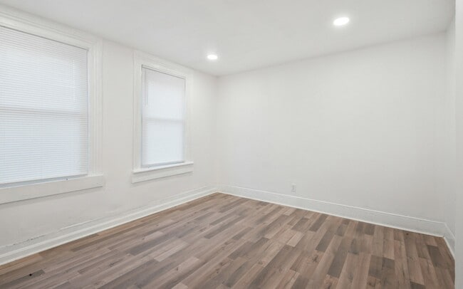 Building Photo - 1361 E 45th St