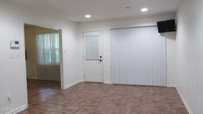 Building Photo - 3017 Parkway Blvd