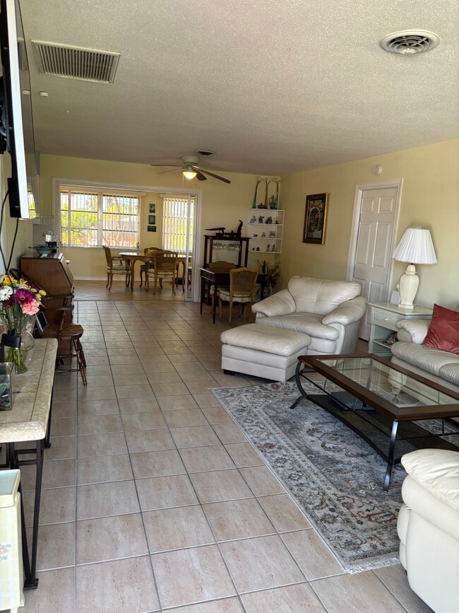 Building Photo - 166 Sunaire Terrace