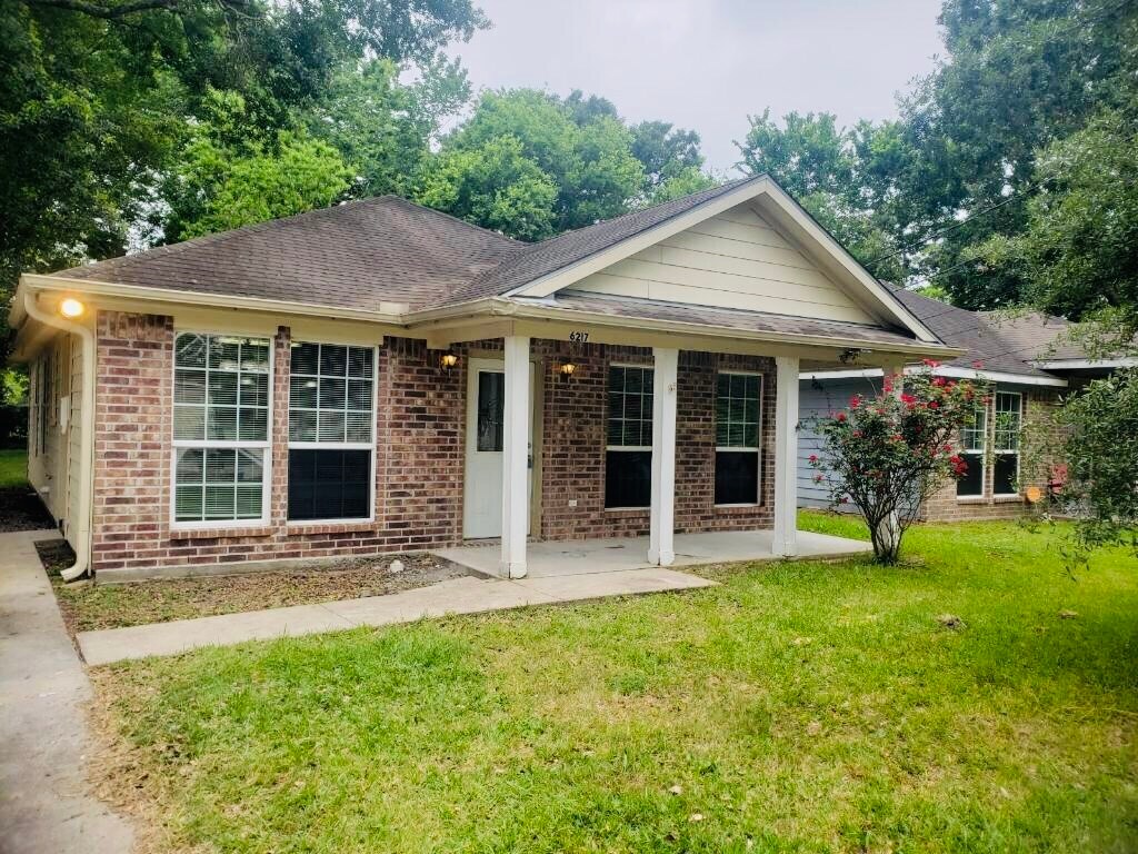 Foto principal - 6217 Willow Ave