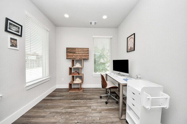 Foto del edificio - 1743 Cove Cres Ct